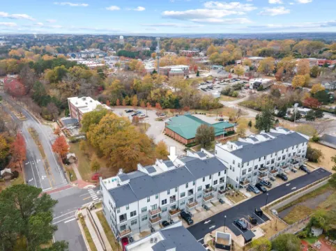 NEW Luxury Condo Rooftop Terrace EV Charger