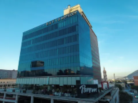 ホテル カヴア モンテレイ モンテレーのホテル