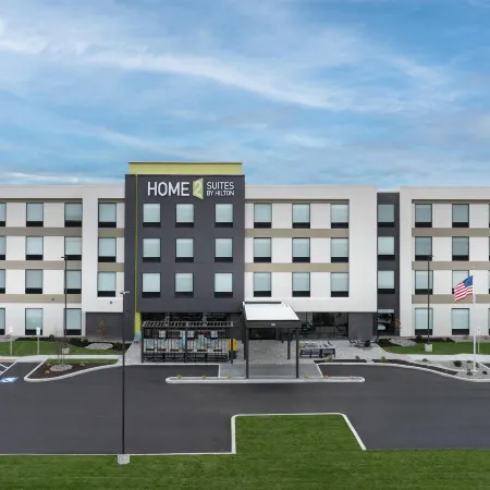 Home2 Suites by Hilton Syracuse Liverpool Airport Area Отели рядом с достопримечательностью «Конгресс-центр The Oncenter»