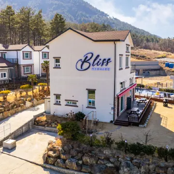 Yeosu Bless Poolvilla