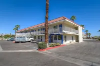 Motel 6 Rancho Mirage, CA - Palm Springs - Parkering
