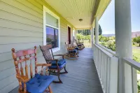 'Storybook Glade Historical Homestead w/ Views! - Parking