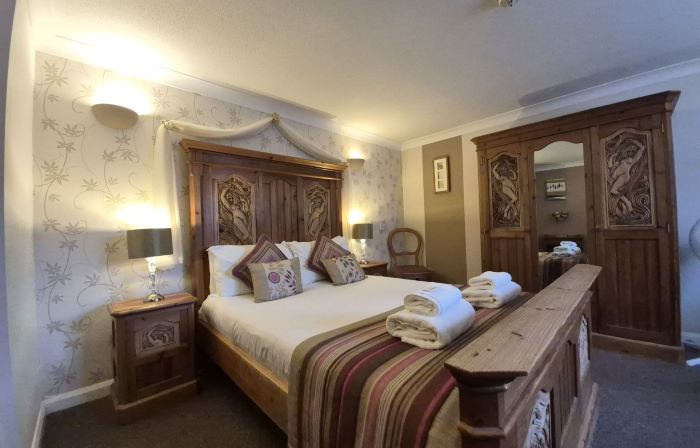The Heath Inn