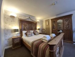 The Heath Inn