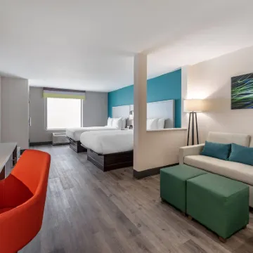 Comfort Suites Colorado Springs East - Medical Center Area Hotels near Palmer Park