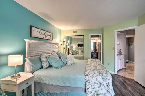 Colorful Beachfront Condo w/ Resort Amenities - Lejligheder