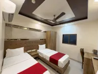 Hotel Hometown - Near BKC