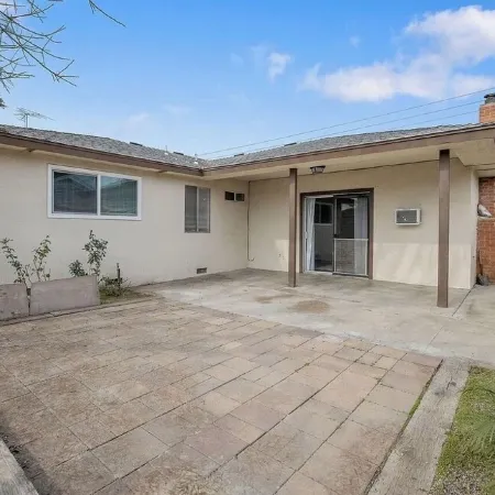 Beautiful family home in Fresno close to freeway and centrally located!