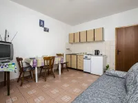 Apartments Anka 50m from the Beach Ξενοδοχεία στην πόλη Duce