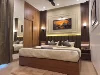 Vaidik Palace - 800 mtr from Prem Mandir