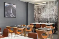 Hyatt Place Toronto Airport - breakfast