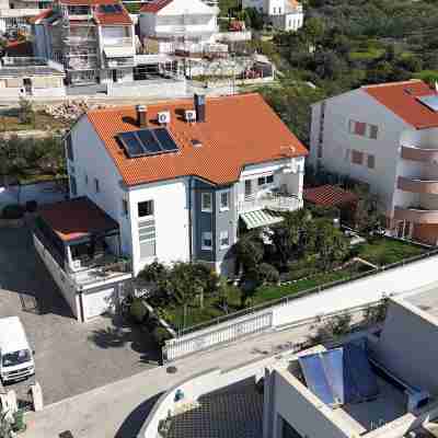 Apartment and Rooms Ana Hotel Exterior