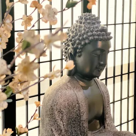 Asian Zen with Jacuzzi, Kitchenette, Near Victoria Sq