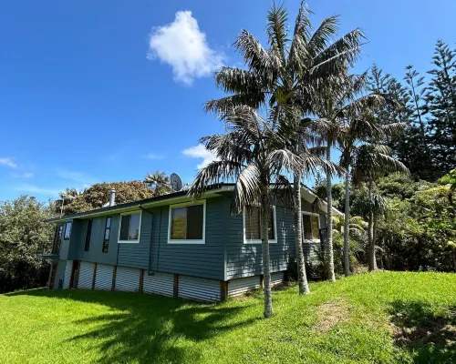 Auwas Island Holiday Home Hotels in Burnt Pine