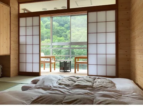Nikko Iroha - con vistas a la montaña
