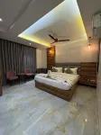 Wormwood Synergy Varanasi - Parkering