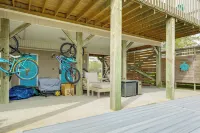 Walk to Surf City Beach: Ocean-View Home w/ Decks! - ビーチサイド