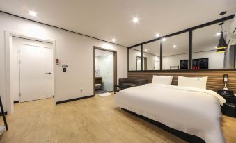Lucas Hotel