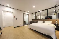لوكاس هوتل