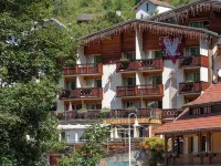 Les Bains Hotels near ترويكا