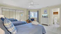 313 Seascape by Avantstay Walk to Beach + Pool Access Beachfront Condo + Oceanview