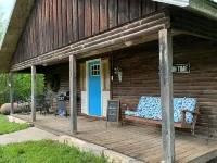 SPRING DISCOUNT Charming 3 bedroom log cabin near Bella Vista Ar. Private