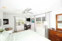 3-bedroom, 3 bath condo in beautiful Longboat Key. Beachfront views w/ pool.