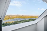 Dolphin Beach Hotel Self Catering Apartments - Mountain view