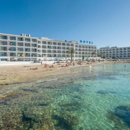 Hotel Vibra San Remo Отели рядом с достопримечательностью «Пляж Эс-Пуэт»