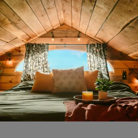Cowboy Bunkhouse hot tub/lake/farm/nature