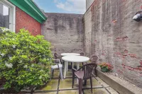 Walkable Lawrenceville Townhome w/ Private Patio! - Condos