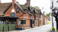 Crown & Horns Hotel di 