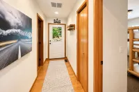 Just Plain Getaway 3 Bedroom Home by NW Comfy Cabins by RedAwning