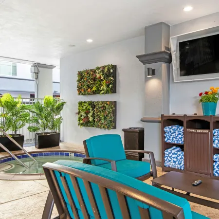 Peacock Suites