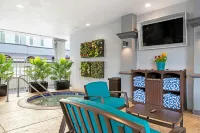 Peacock Suites - Resorts