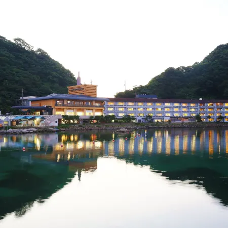 Okukinosaki Seaside Hotel Отели рядом с достопримечательностью «Пляж Такенохама»