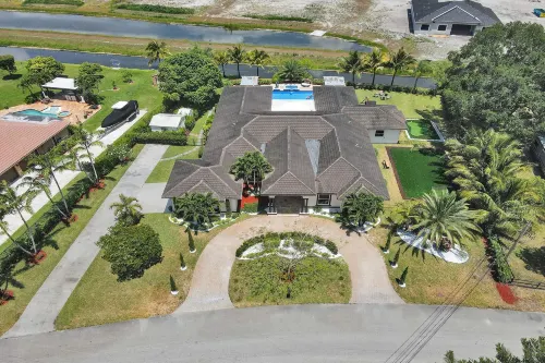 Villa Wpool Mini-Golf Firepits - 3-Star