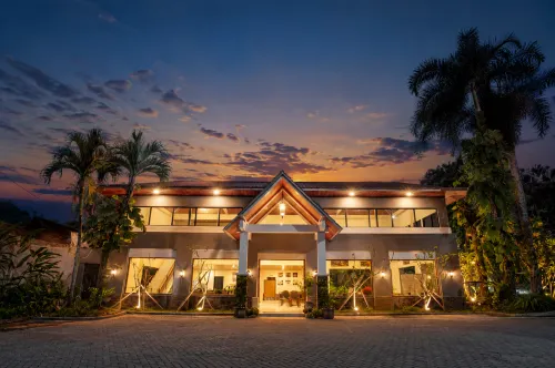 Augusta Hotel & Glamping Sukabumi - parking