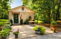 Green Cottage Farm Stay & Food - Homestays