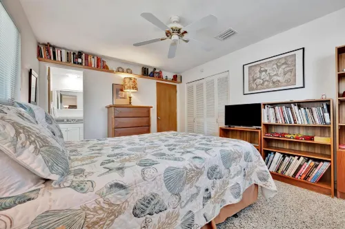 Coastal Home w Hot Tub Firepit and Music Lounge - Wifi