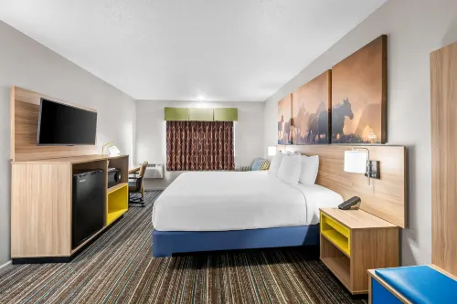Days Inn by Wyndham York - parking