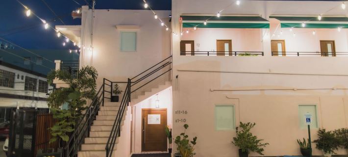Room 2: Stylish Escape by Calle Cerra Art Hoteles en San Juan