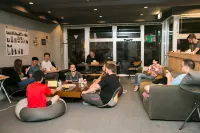 Santiago Guesthouse Hiroshima - بيت ضيافة
