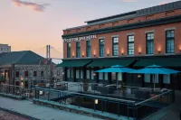 The Cotton Sail Hotel Savannah, Tapestry Collection by Hilton - Balkoner