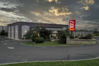 Red Roof PLUS+ Woodbridge - Carteret - Pet friendly