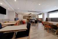 克朗波因特歡朋飯店 - 早餐