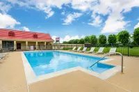 Red Roof Inn Staunton - Pools