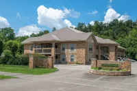 Pool + Riverfront! Couples Retreat in Smoky Mtns - Apartments