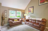 Walkable Overland Park Townhome w/ Patio - Apartments
