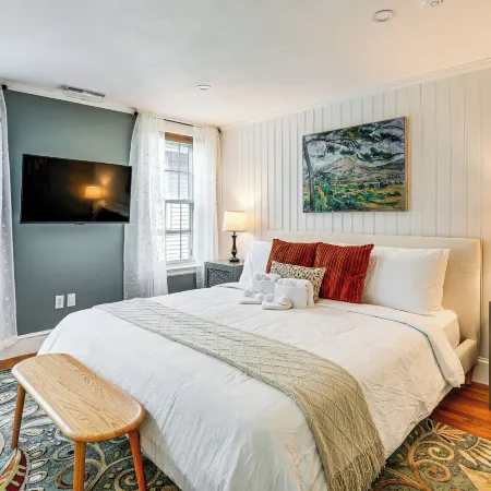 Walk to Constitution Beach: Mid-century Boston Gem